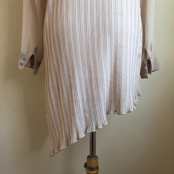 LF Millau Chiffon Pleated Back Asymmetrical Blouse - Picture 3 of 4